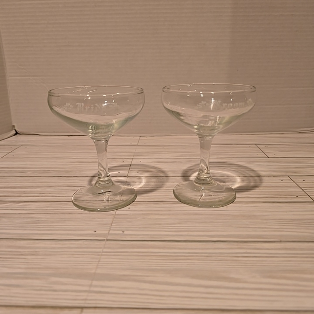 Elegant Clear Glass Champaign Couple Set Etched With Bride & Groom